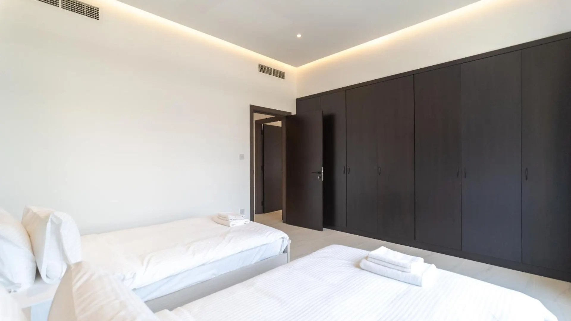 Daire Spacious And Stylish 3-Bedroom In Al Sidir, Greens Dubai