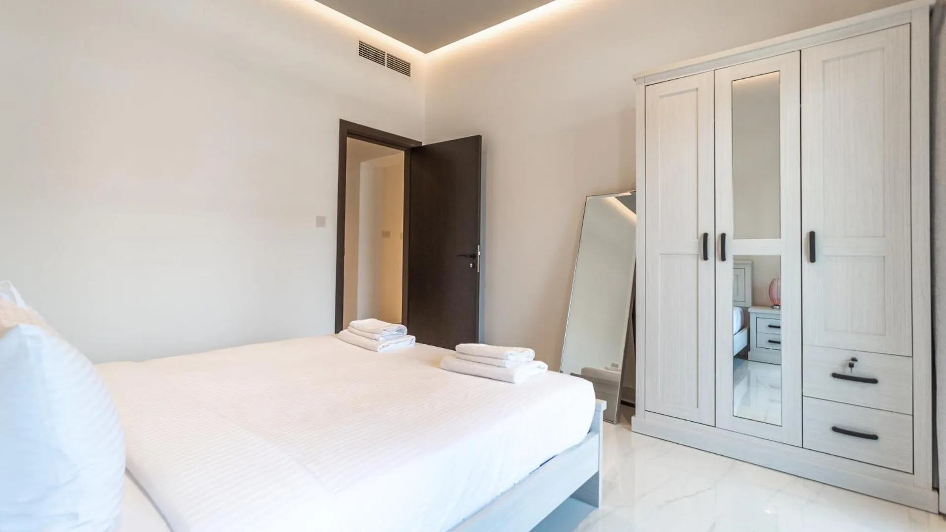 Апартаменты Spacious And Stylish 3-Bedroom In Al Sidir, Greens Дубай