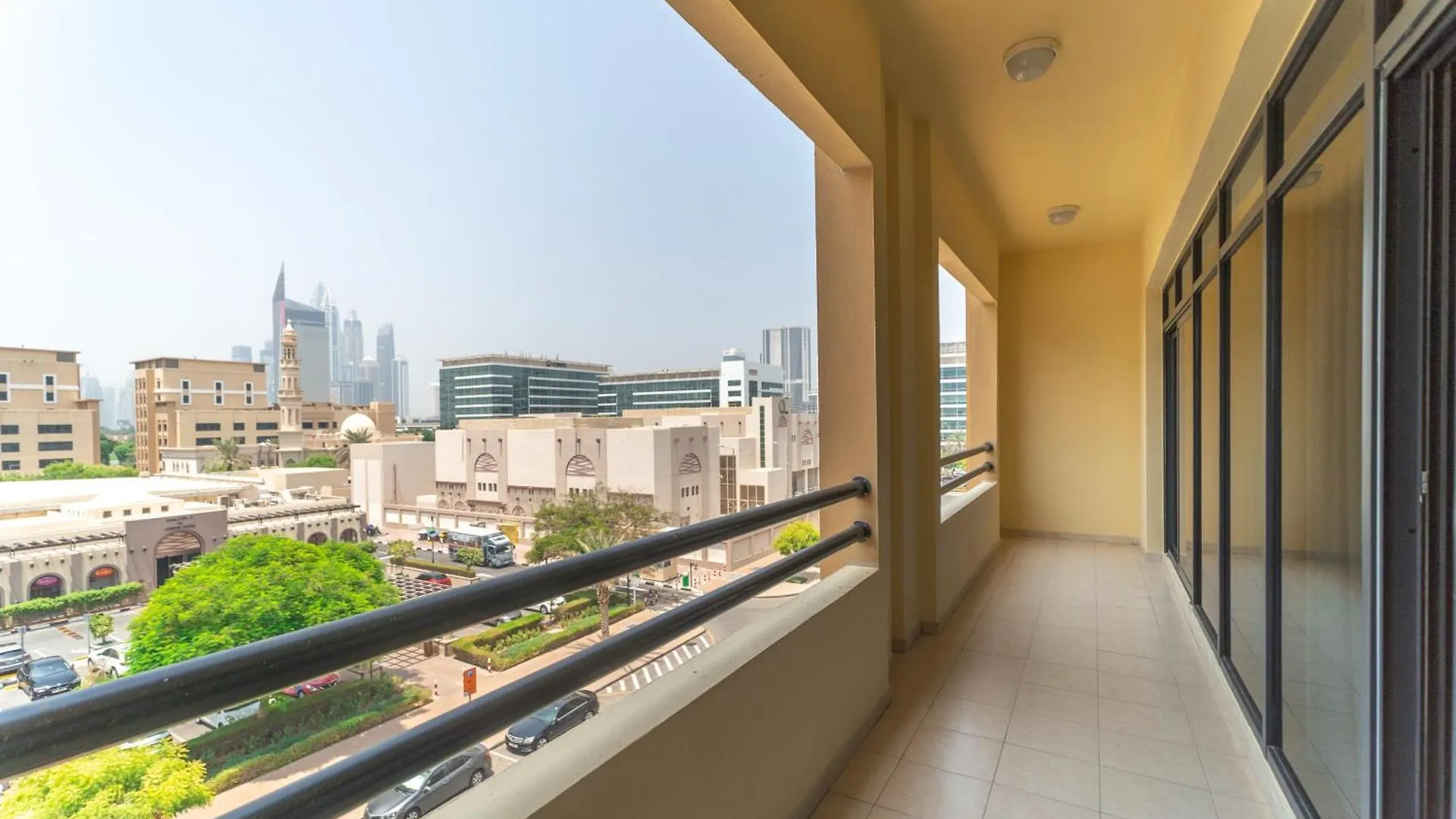 Апартаменты Spacious And Stylish 3-Bedroom In Al Sidir, Greens Дубай